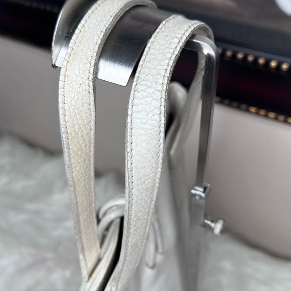 Elegant Burberry White Leather Tote Bag - Picture 8 of 16